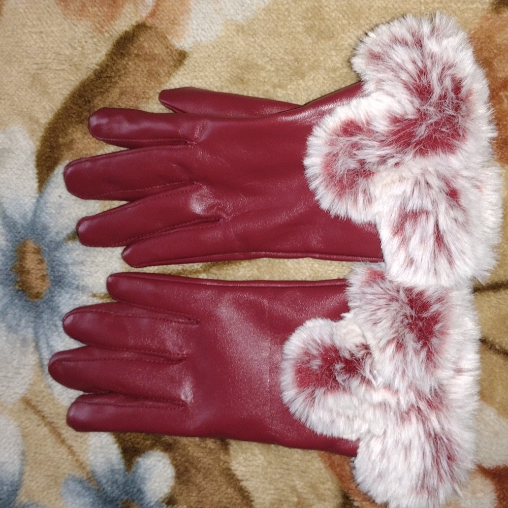 Gloves - Picture 2 of 3
